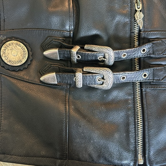 Vintage woman’s Medium Harley Davidson Leather riding jacket zippers and buckles - Picture 4 of 14